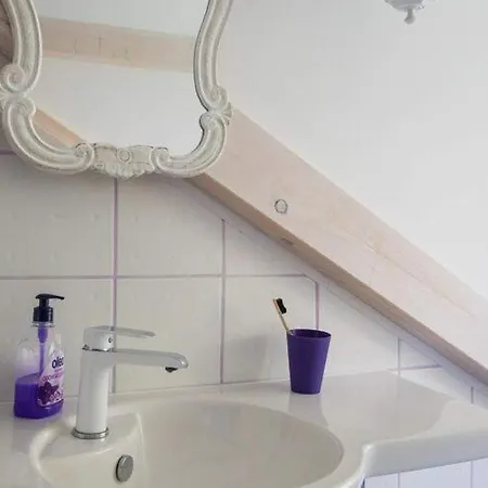 Gugily - Three Bedroom With And Sea View Apartman *